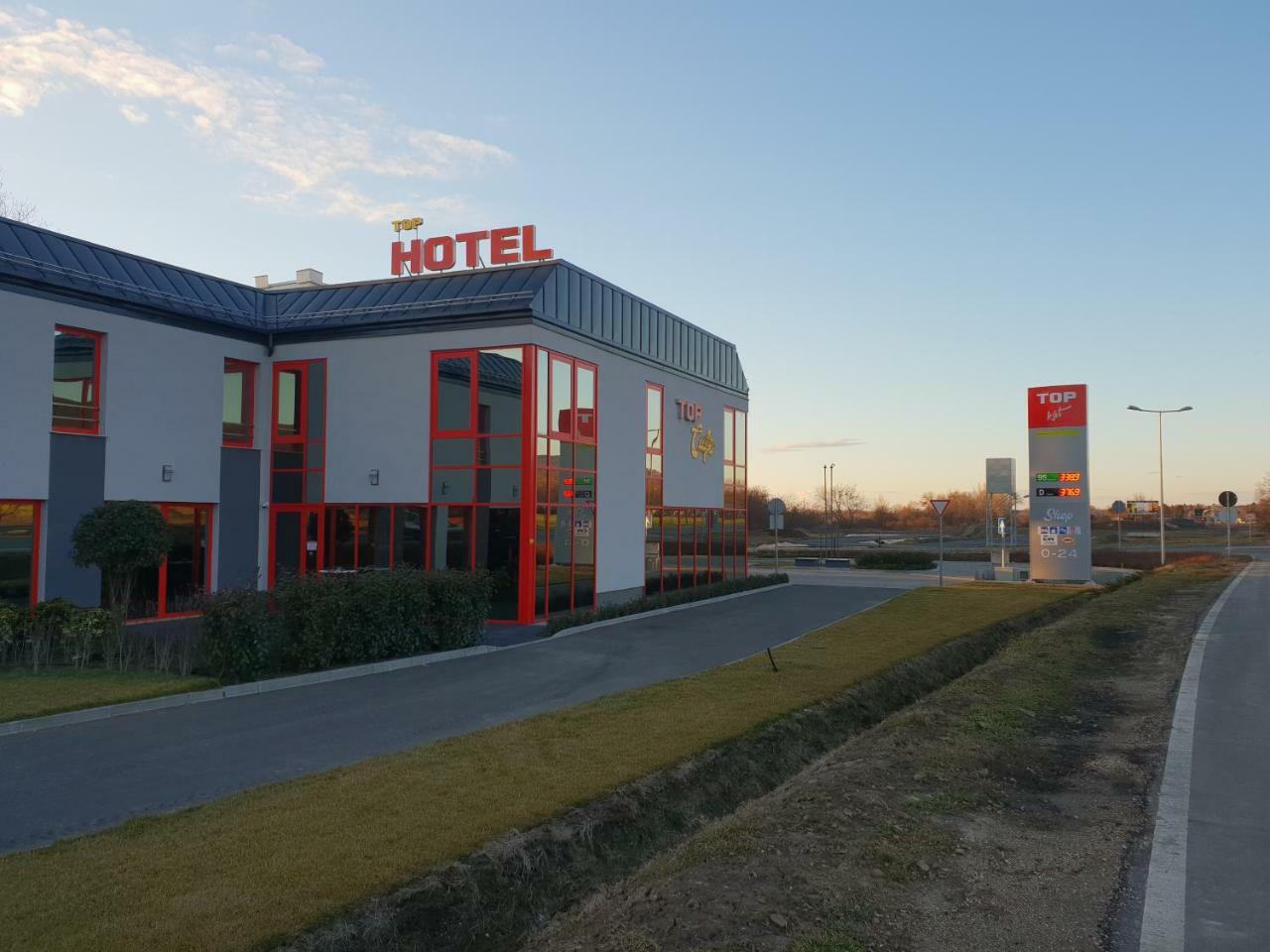 Top Hotel Vertesszolos Buitenkant foto